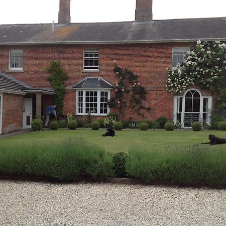 Brunton Farmhouse Hotel Collingbourne Kingston Esterno foto