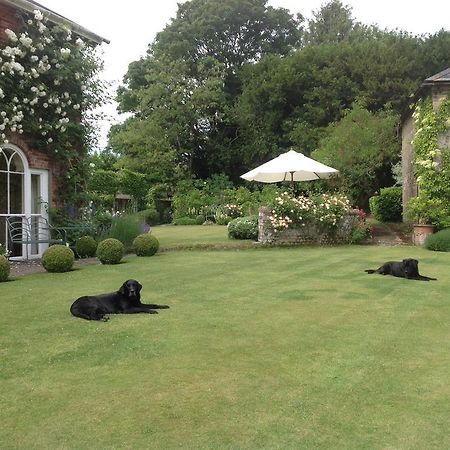 Brunton Farmhouse Hotel Collingbourne Kingston Esterno foto