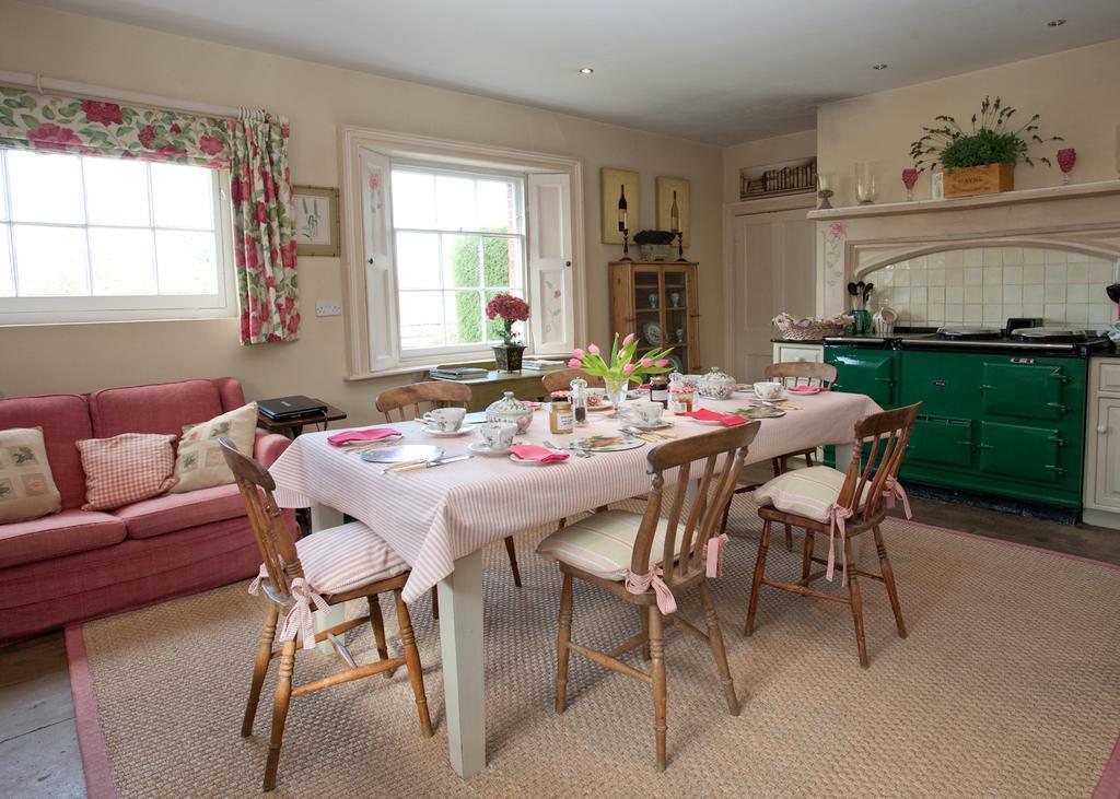 Brunton Farmhouse Hotel Collingbourne Kingston Esterno foto