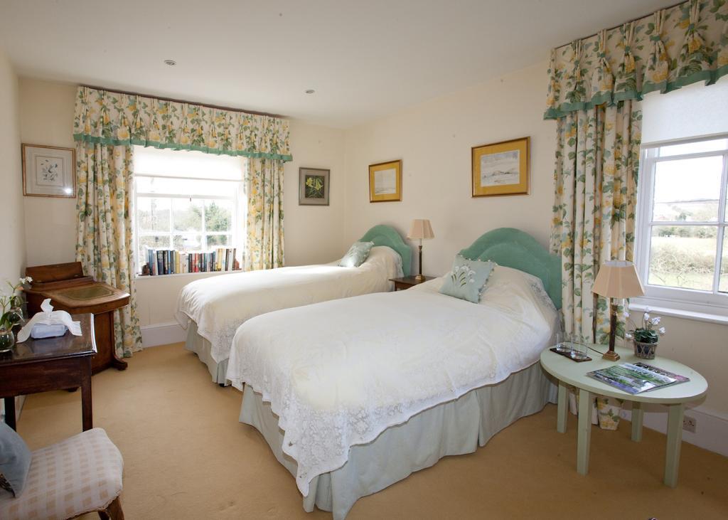Brunton Farmhouse Hotel Collingbourne Kingston Esterno foto