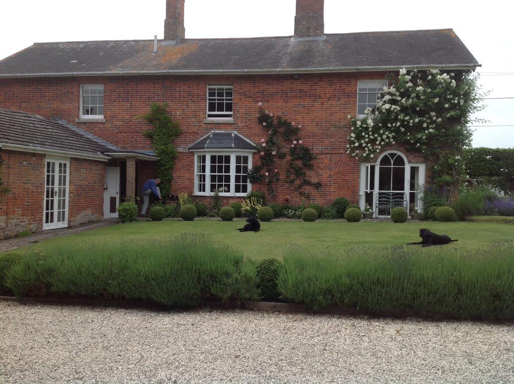Brunton Farmhouse Hotel Collingbourne Kingston Esterno foto