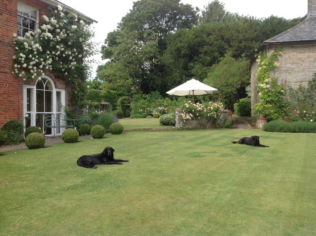 Brunton Farmhouse Hotel Collingbourne Kingston Esterno foto