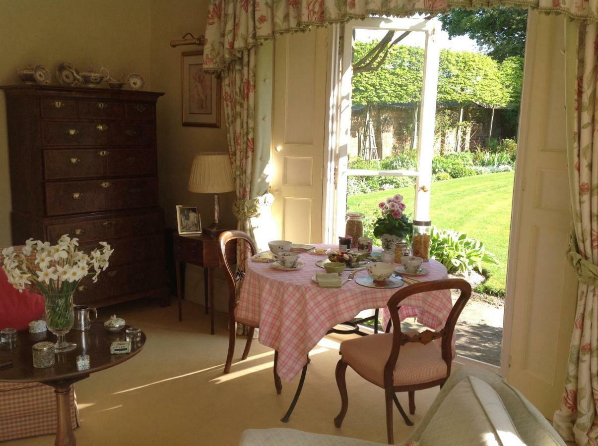 Brunton Farmhouse Hotel Collingbourne Kingston Esterno foto